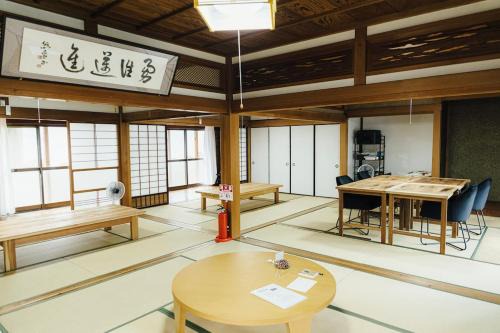 Nagahama Ski Chalet | 上丹生"かみにゅう"山根邸本館フルリノベーション古民家一棟貸切22名まで