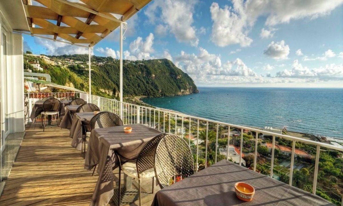 Forio Bed & Breakfast | 10 sets 5 minutes from the sea with breathtaking views, pool, wifi and parking