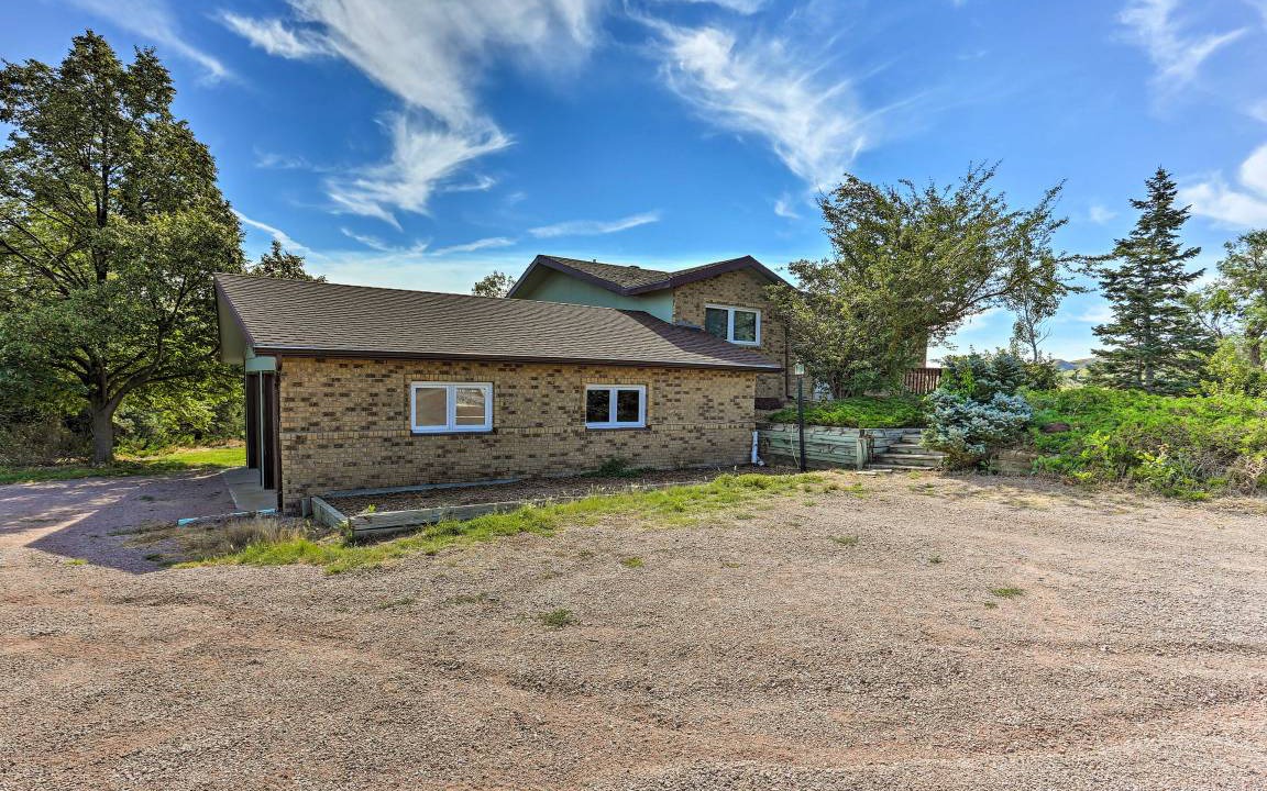 Rapid City House | 157 m² House ∙ 4 bedrooms ∙ 8 guests