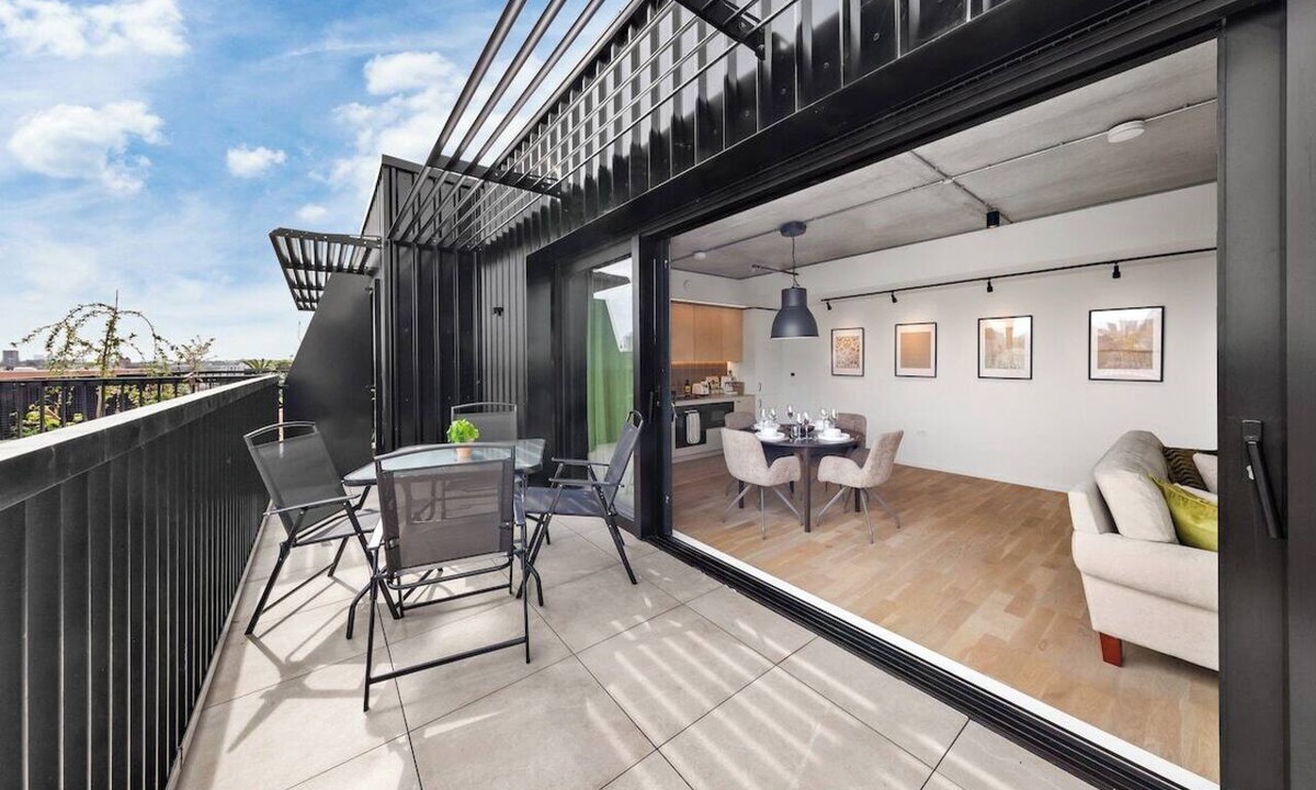 Tottenham Green Apartment | 2 Bed Luxury Penthouse & Private Balcony Near Central London