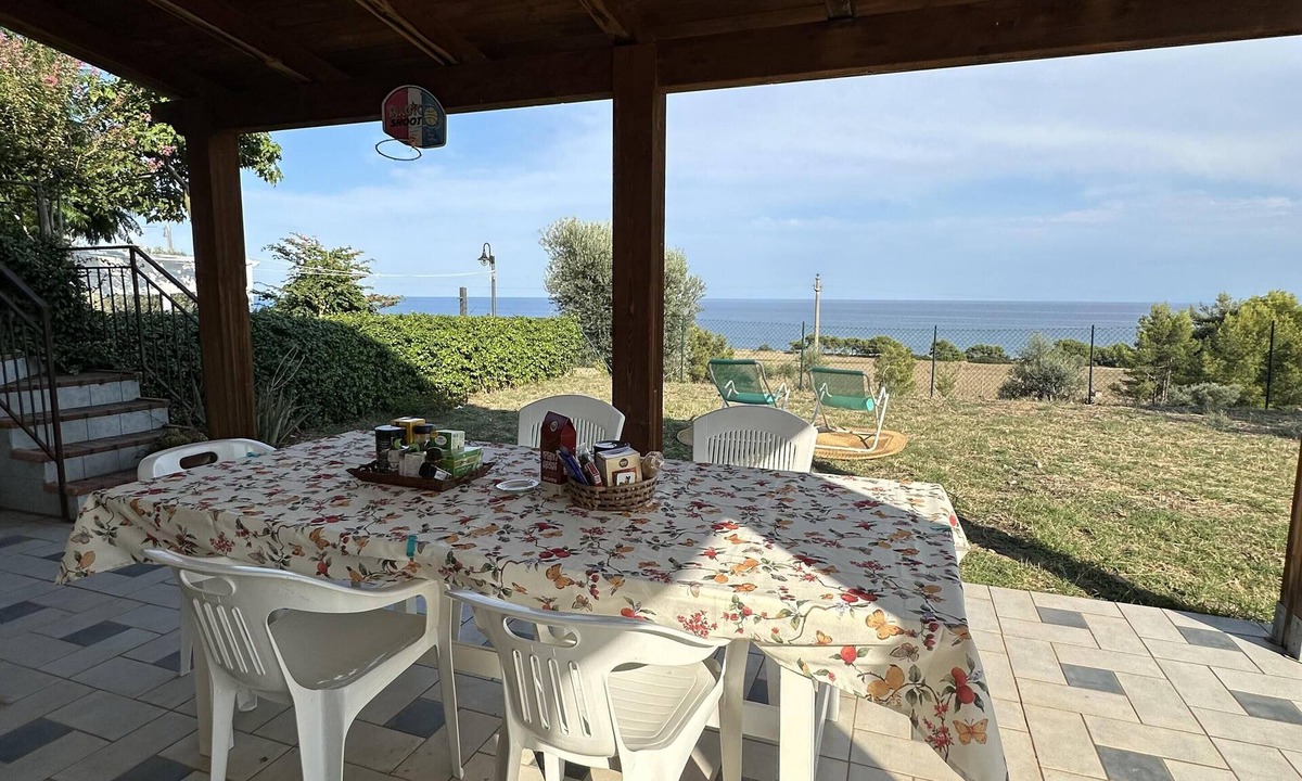 Marina di Amendolara Villa | 2 Bed Villa - Sleeps 4 - Pets - Garden - Parking
