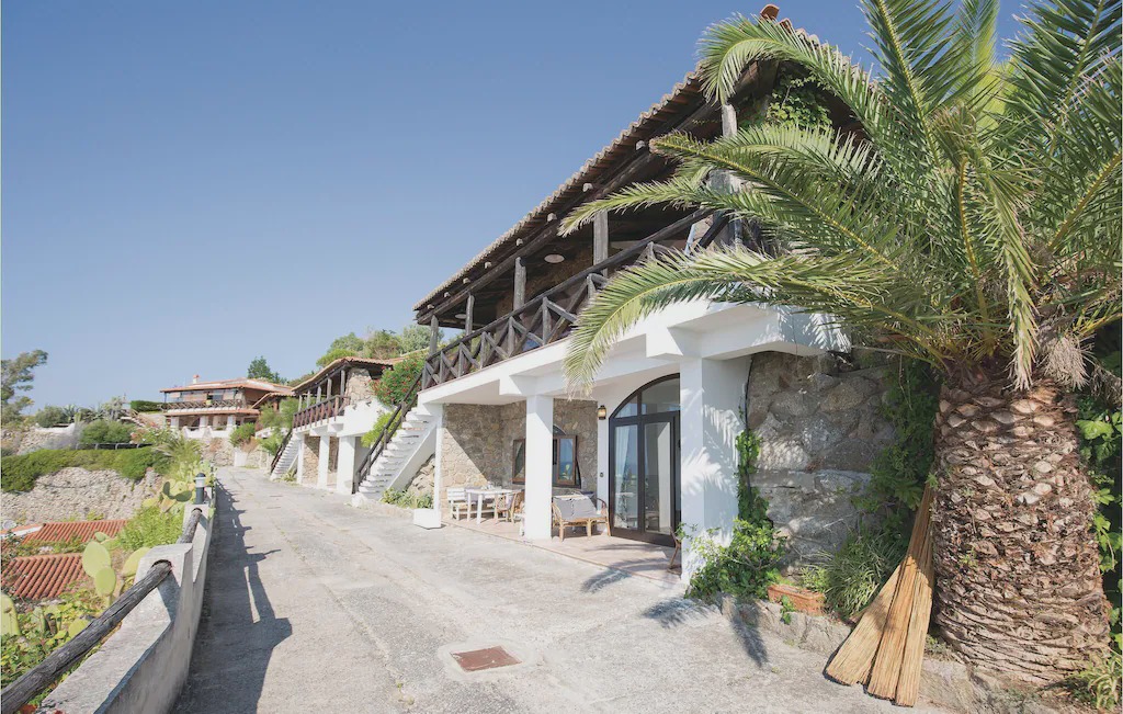 Costa dei Monaci House | 2 bedroom accommodation in Parghelia (VV)