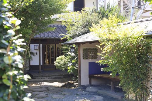 Isawa Onsen House | 3種の温泉と本格茶室のある石和温泉の隠れ宿-璃洛-