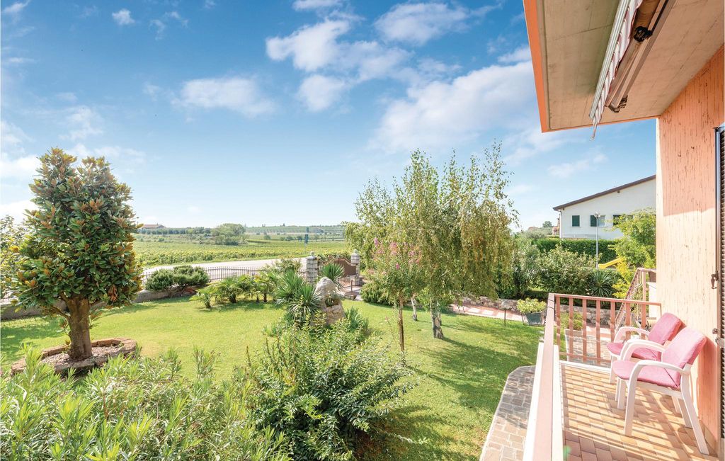 Cavaion Veronese Apartment | 3 bedroom accommodation in Cavaion Veronese (VR)