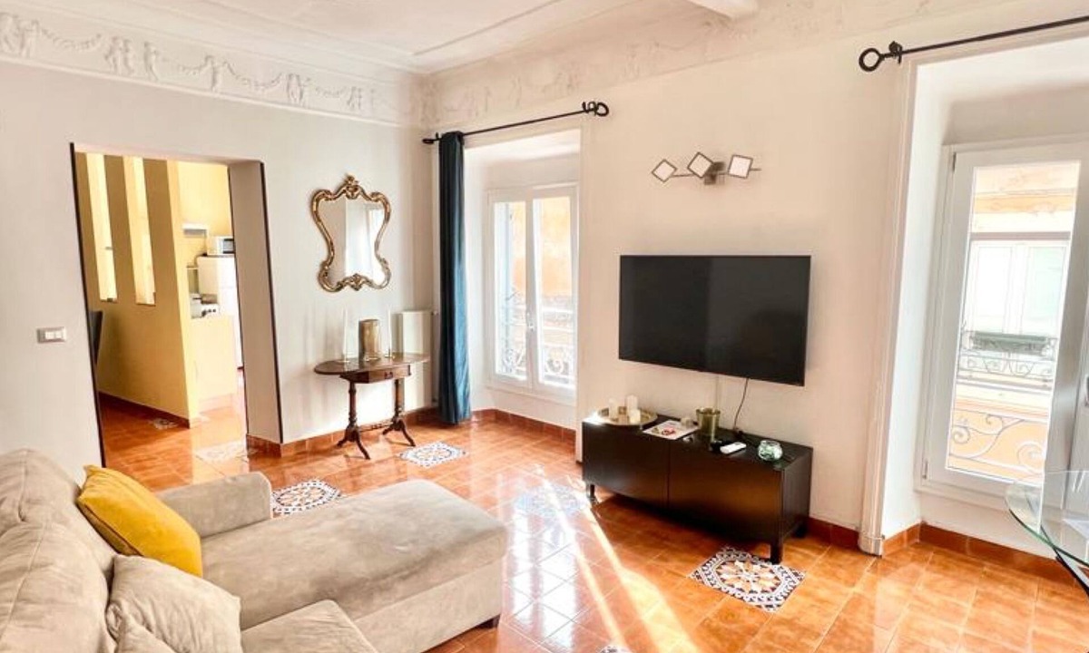 Rione VI Parione Apartment | 90 m2 apartment in the heart of Rome, 10 meters from the Pantheon