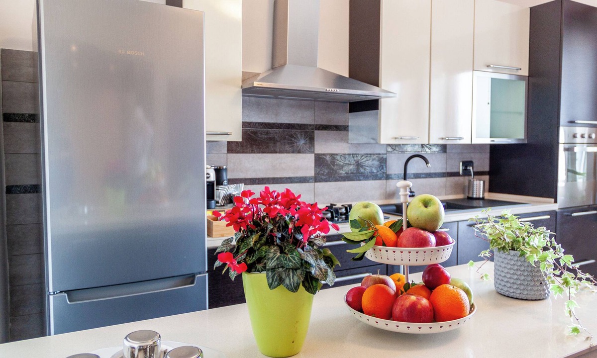Frattocchie Apartment | A casa di Marco Guesthouse - Ciampino Apt and station for Rome