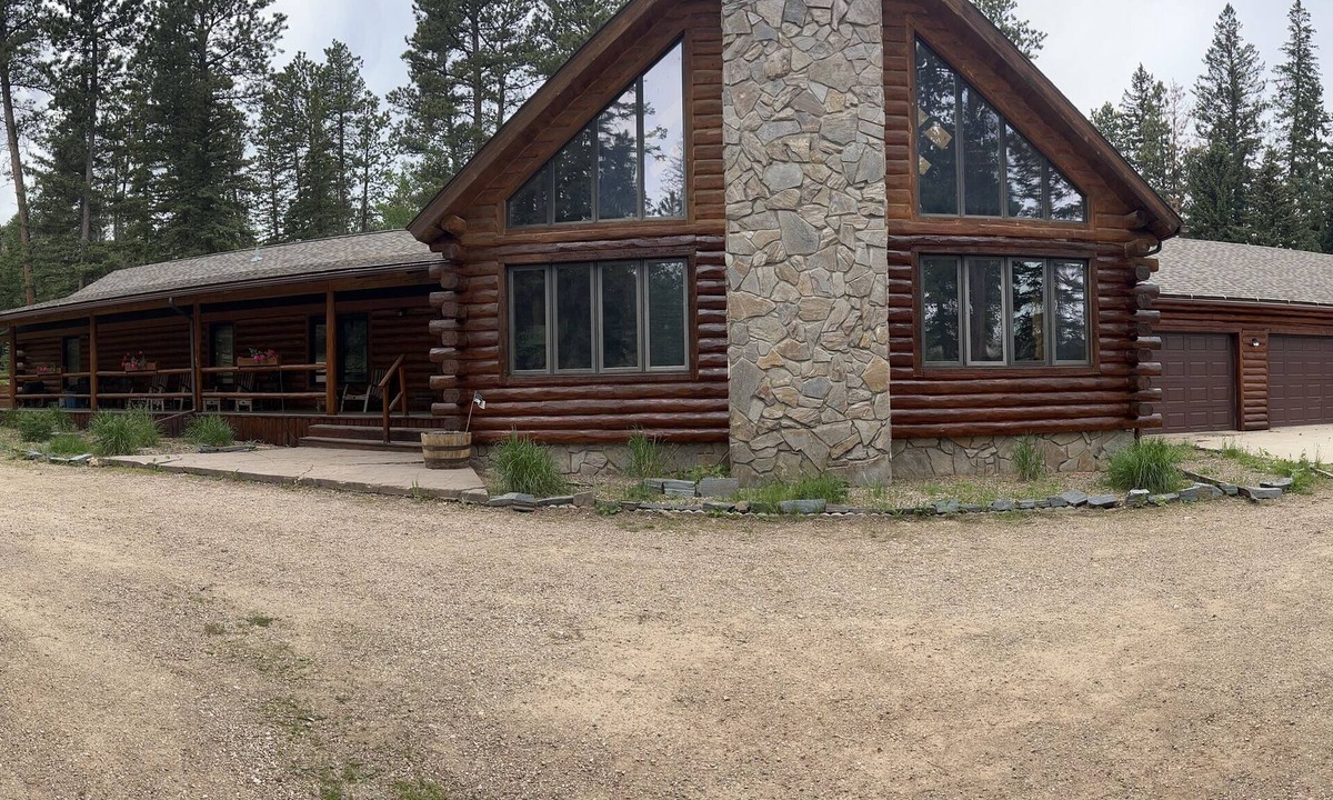 Lead Cabin | A large, newly remodeled 7,000 sq ft cabin, new hot tub, minutes from Deadwood!