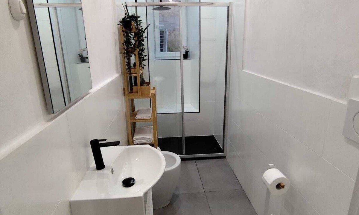 Prenestino-Centocelle Apartment | A Modern Refuge in Rome: Relaxation amidst Garden and Whirlpool