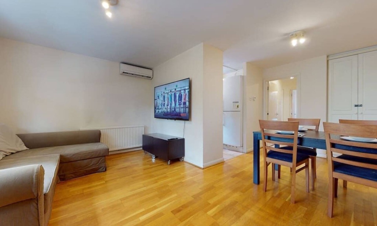 Maida Vale Apartment | -Air Con- Cute 2BD flat 1 Min Maida Vale Station!