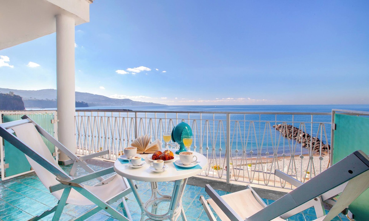 Meta Hotel | Alimuri Bay Resort