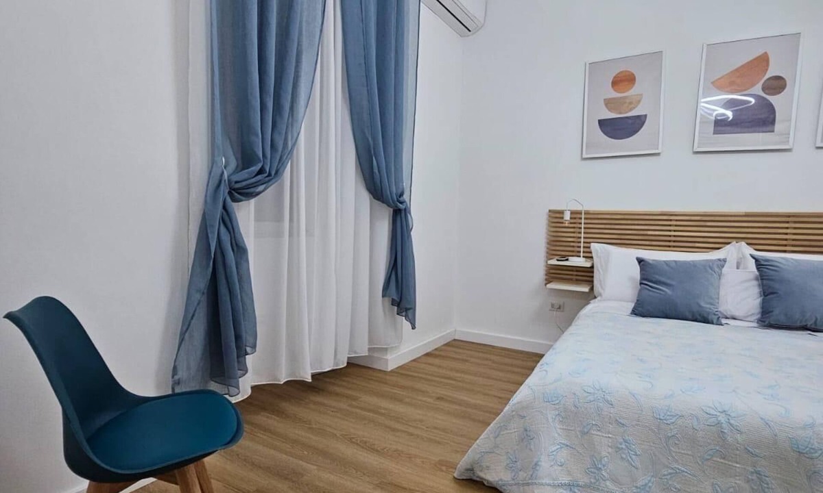 Historical Downtown Salerno Apartment | Alizée Holiday Apartment - Elegance and History in the Heart of Salerno