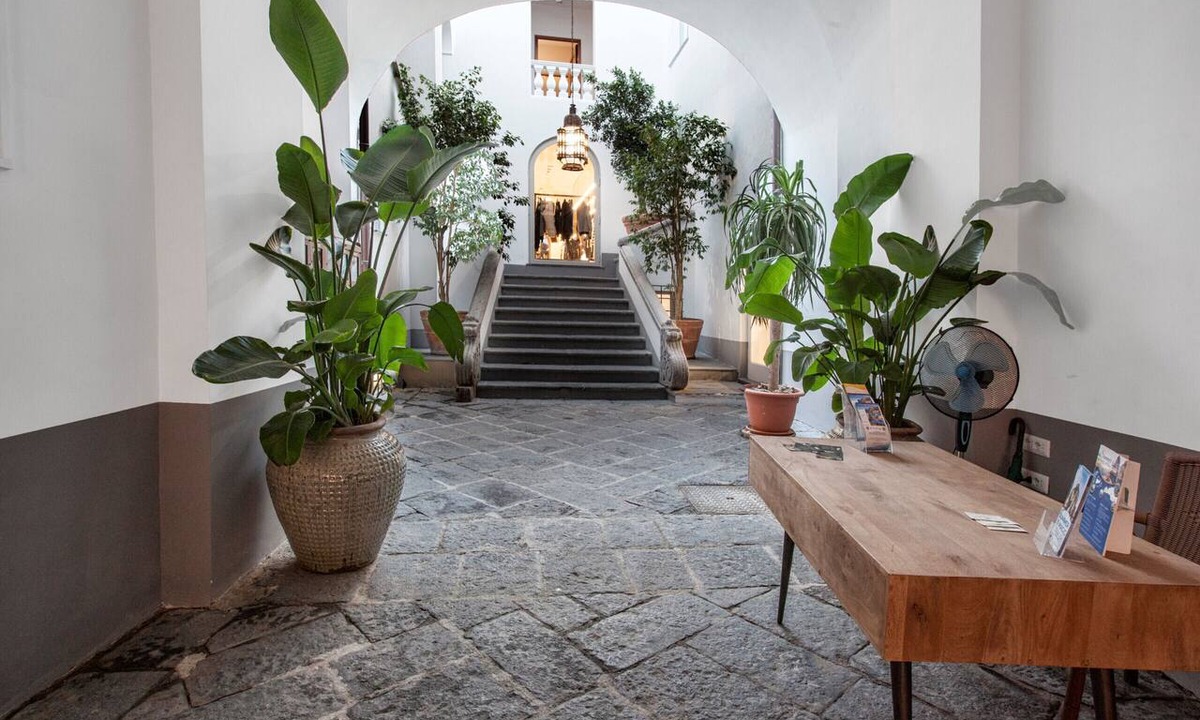 Sorrento City Centre Apartment | AMORE RENTALS - Apartment Caruso in Piazza Tasso with Air Conditioning, WI-FI