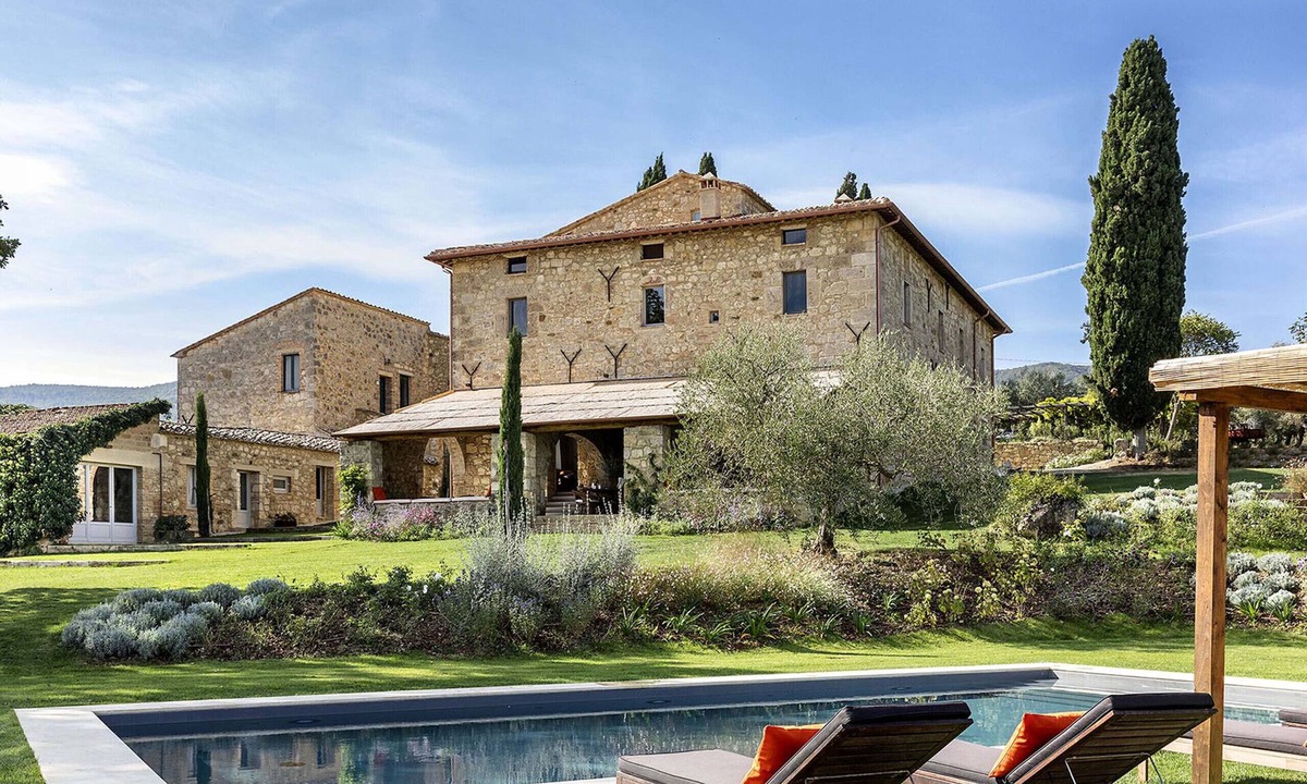 Sarteano Villa | AMORE RENTALS - Villa Viola with Pool, Garden, Ideal for Weddings
