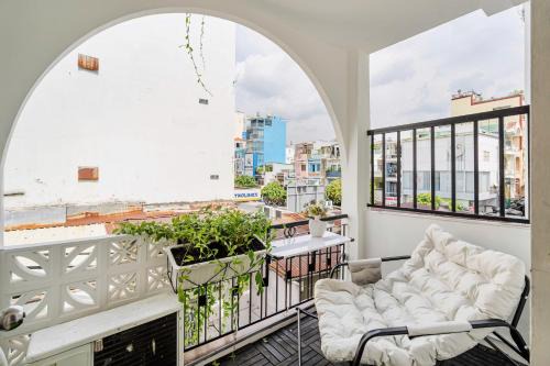 District 3 House | Anh Garden phòng ban công tầng 3