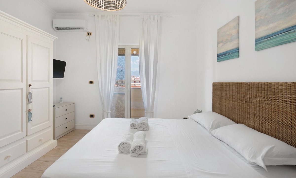 Castellammare di Stabia Apartment | Apartment 'Summer' with Private Terrace, Wi-Fi and Air Conditioning