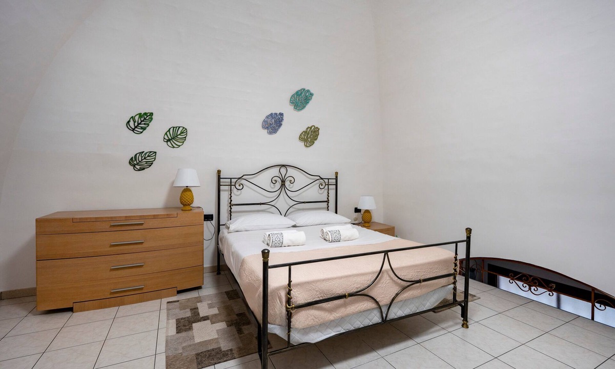 Molfetta Apartment | Apartment 'All'angolo' with Wi-Fi and Air Conditioning
