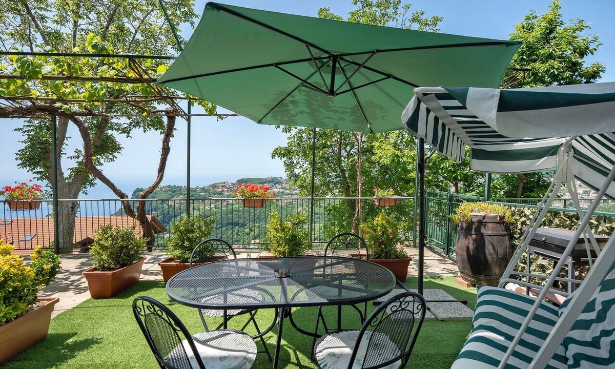 San Lazzaro Apartment | Apartment 'Bella Veduta Luna' with Sea and Mountain Views, Wi-Fi, and Air Conditioning