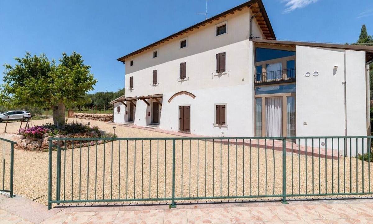 Cavaion Veronese Apartment | Apartment 'Casale Dei Sogni Intera Villa Privata' with Private Terrace, Wi-Fi and Air Conditioning