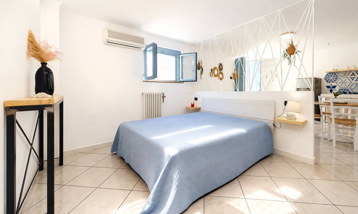Mattinata Apartment | Apartment 'Casa Mida 1' with Private Veranda, Wi-Fi and Air Conditioning