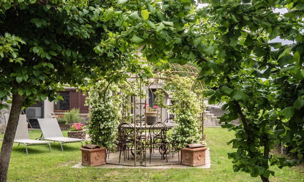 Radicofani Apartment | Apartment "Casetta Il Glicine" with Shared Pool & A/C