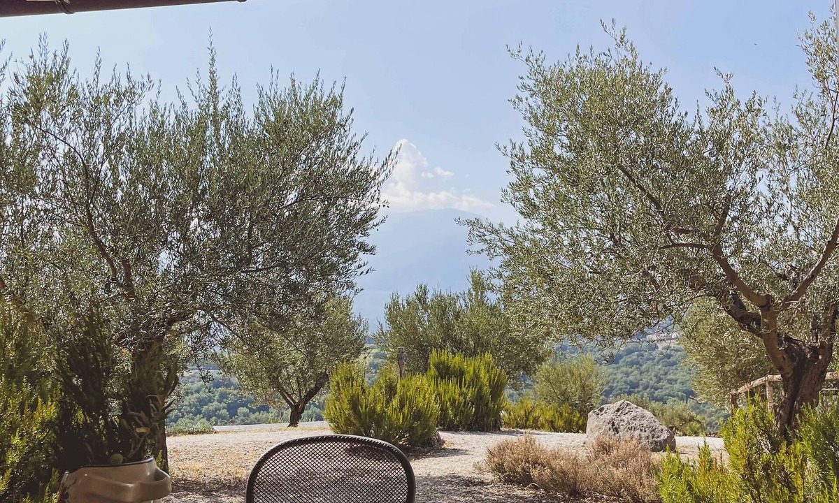 Torre de' Passeri Apartment | Apartment "Castle" for 4 guests