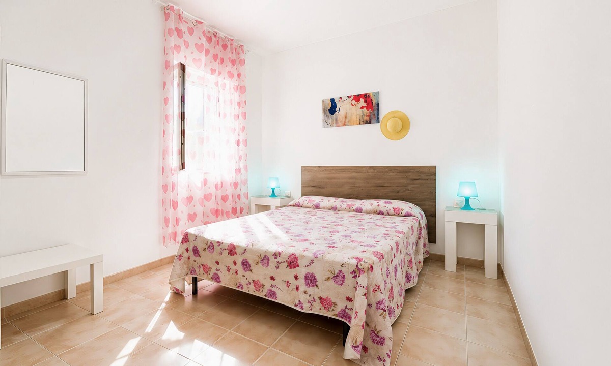 Peschici Apartment | Apartment 'Francesca, Trilo D' with Shared Terrace, Wi-Fi and Air Conditioning