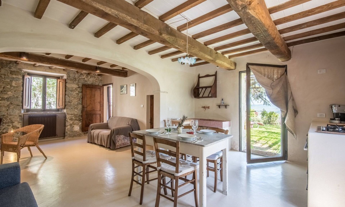 Castiglione d'Orcia Apartment | Apartment "Gemma Verde-Tavoleto" with Mountain View, Garden and Wi-Fi