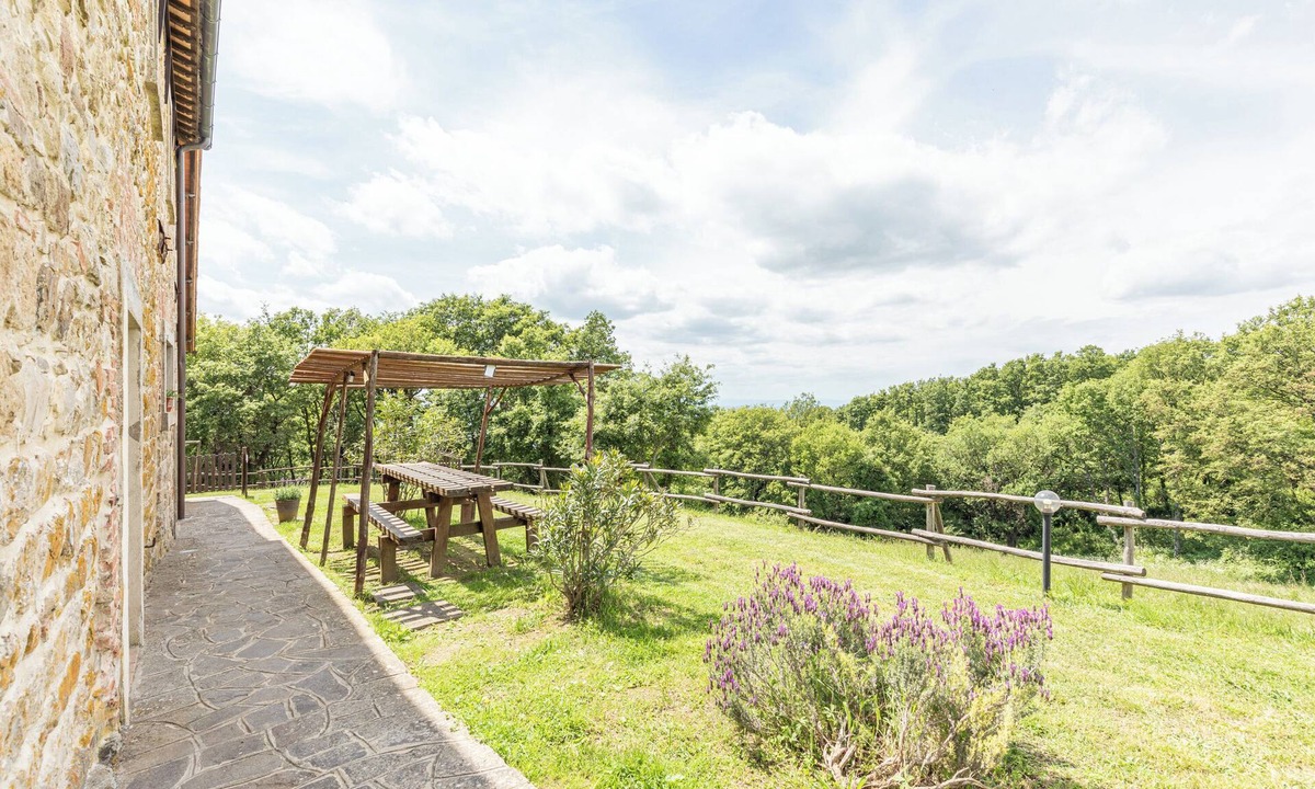 Chianciano Terme Apartment | Apartment 'Granaio' with Mountain View, Shared Pool and Wi-Fi