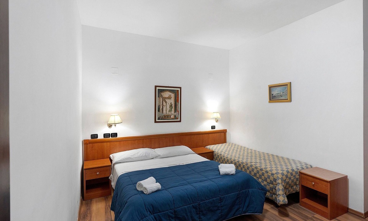 Torre Annunziata Apartment | Apartment Hotel H Pompeii Ruiins - Standard Triple Room 8