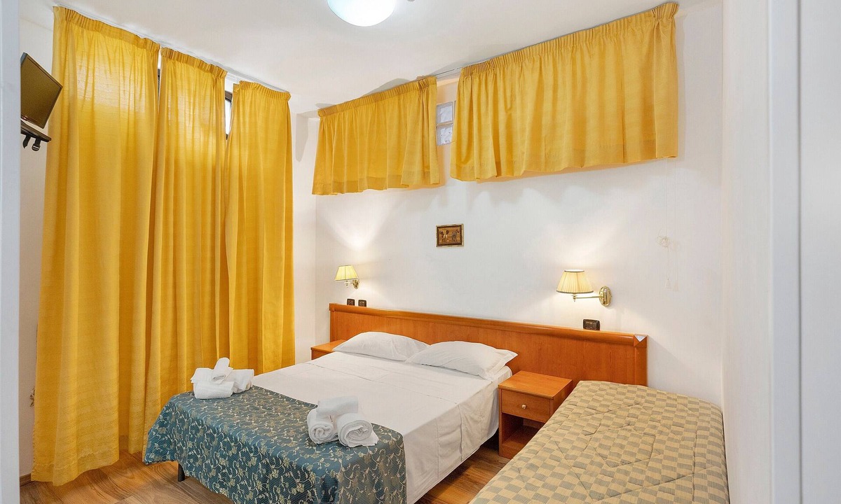 Torre Annunziata Apartment | Apartment Hotel H Pompeii Ruiins - Standard Triple Room 7
