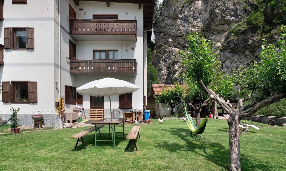 Alleghe Apartment | Apartment 'Il Giardino Dell'Eden' with Mountain View, Private Terrace and Wi-Fi