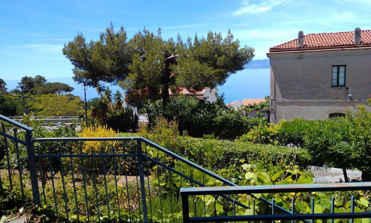 Fiumicello Santa Venere Apartment | Apartment in villa near the beach