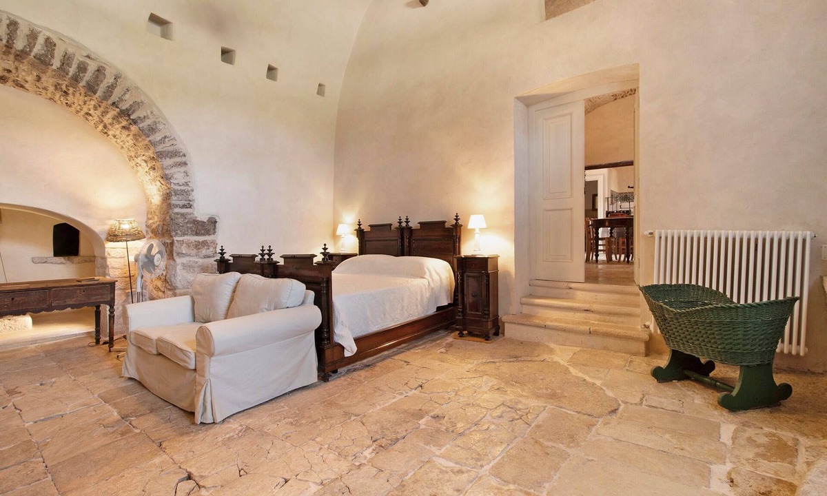 Bisceglie Apartment | Apartment 'L'ulivo' with Shared Terrace, Private Garden and Wi-Fi