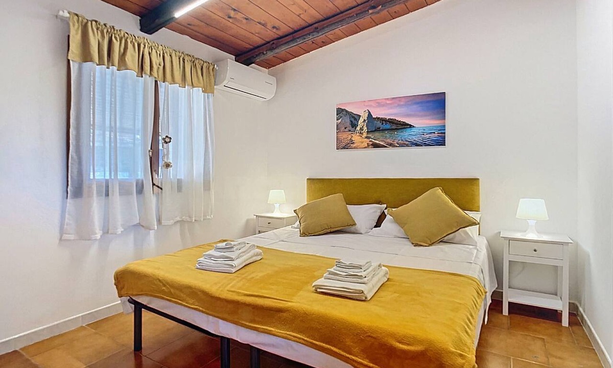 Montincello Apartment | Apartment 'La Mignola - Bilo 2 - Duplicate' with Shared Garden, Wi-Fi and Air Conditioning
