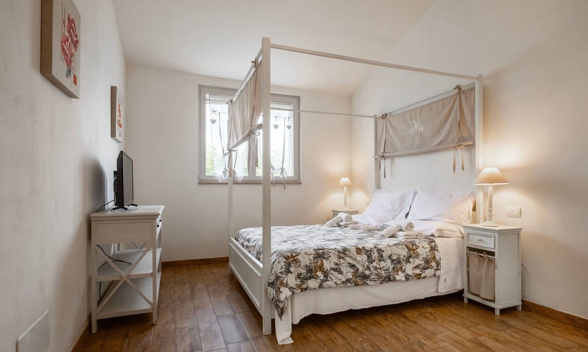 Manciano Apartment | Apartment 'Malva' with Shared Pool, Wi-Fi, and Air Conditioning