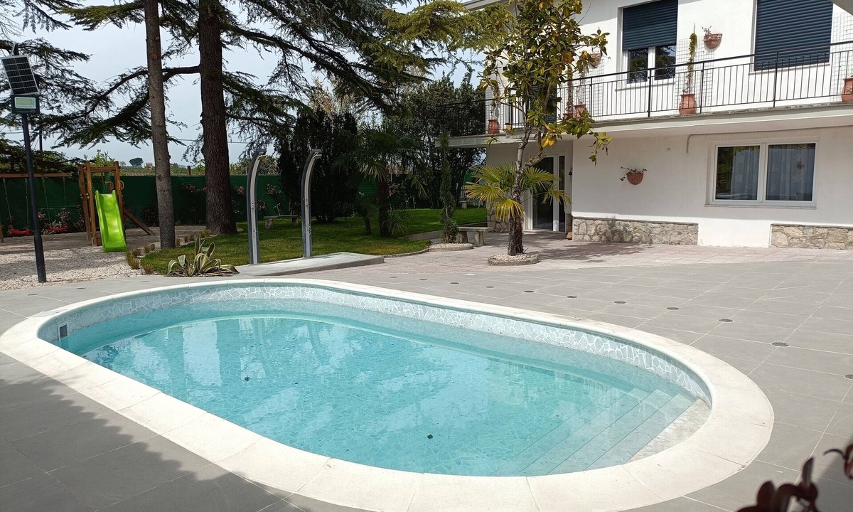 Venticano Apartment | Apartment 'Melograno' with Shared Pool, Wi-Fi and Air Conditioning