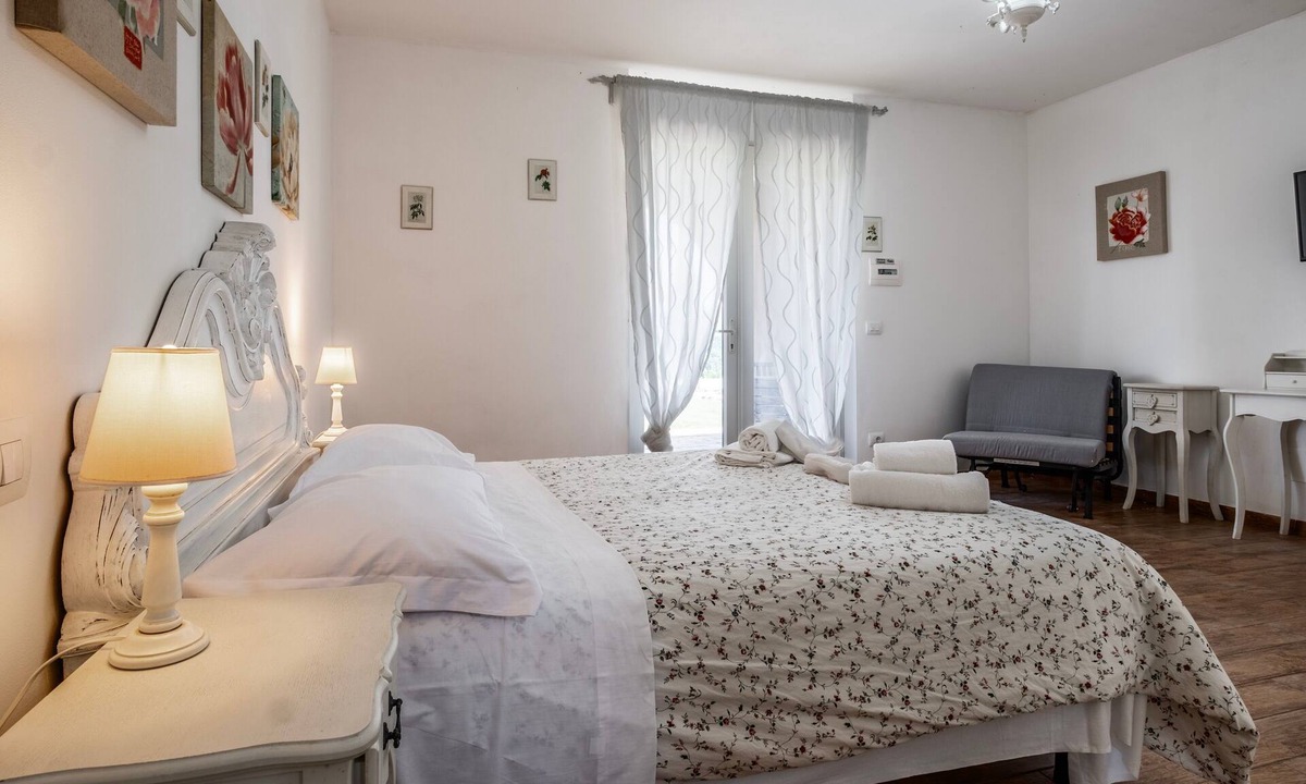 Manciano Apartment | Apartment 'Salvia' with Shared Pool, Wi-Fi and Air Conditioning