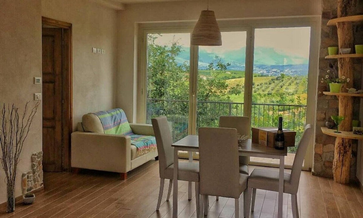 Alanno House | Apartment with garden