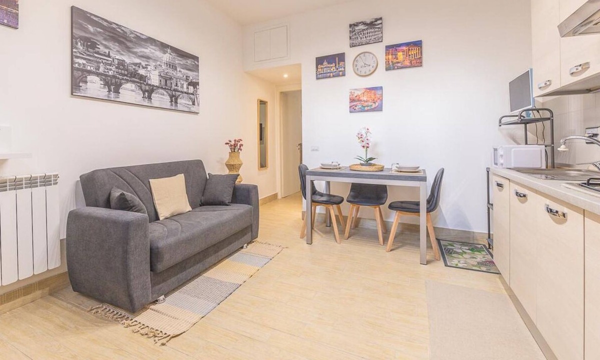 Zona XV Torre Maura Apartment | Apartment with terrace 'Le Rondini' just 15 minutes from San Giovanni."