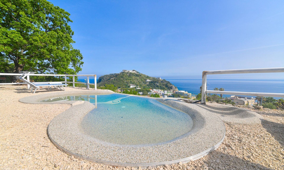 Lacco Ameno House | Appartamento con Balcone - Belgodere Apartments