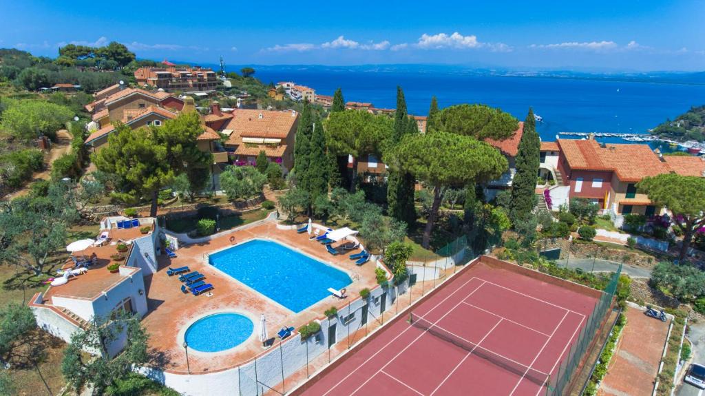 Porto Santo Stefano Apartment | Appartamento in residence con piscine e tennis