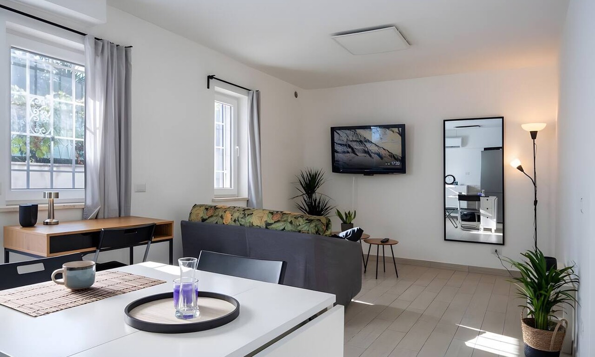 Rome Apartment | Aroma Holiday House with Wi-Fi and Air Conditioning