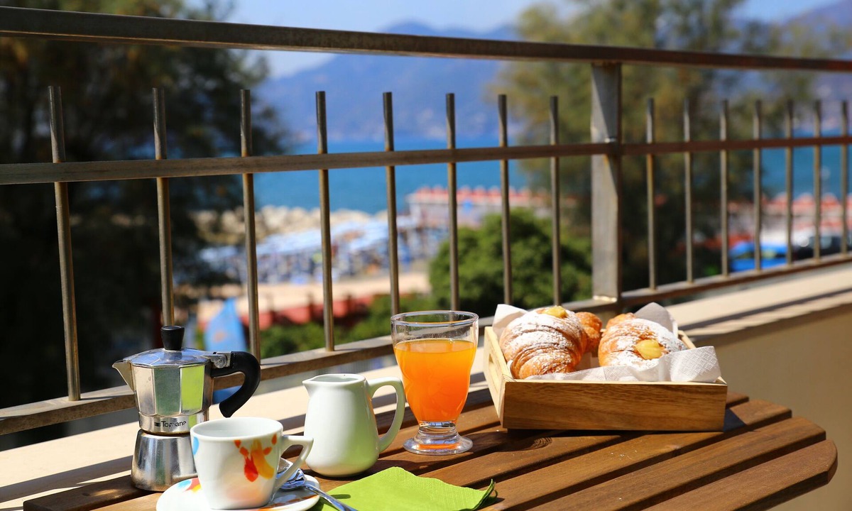 Salerno Bed & Breakfast | B & b Il Soffione: Three rooms with sea view