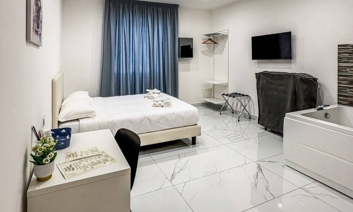 Secondigliano Apartment | B&B Patty and Mary - Room with Jacuzzi