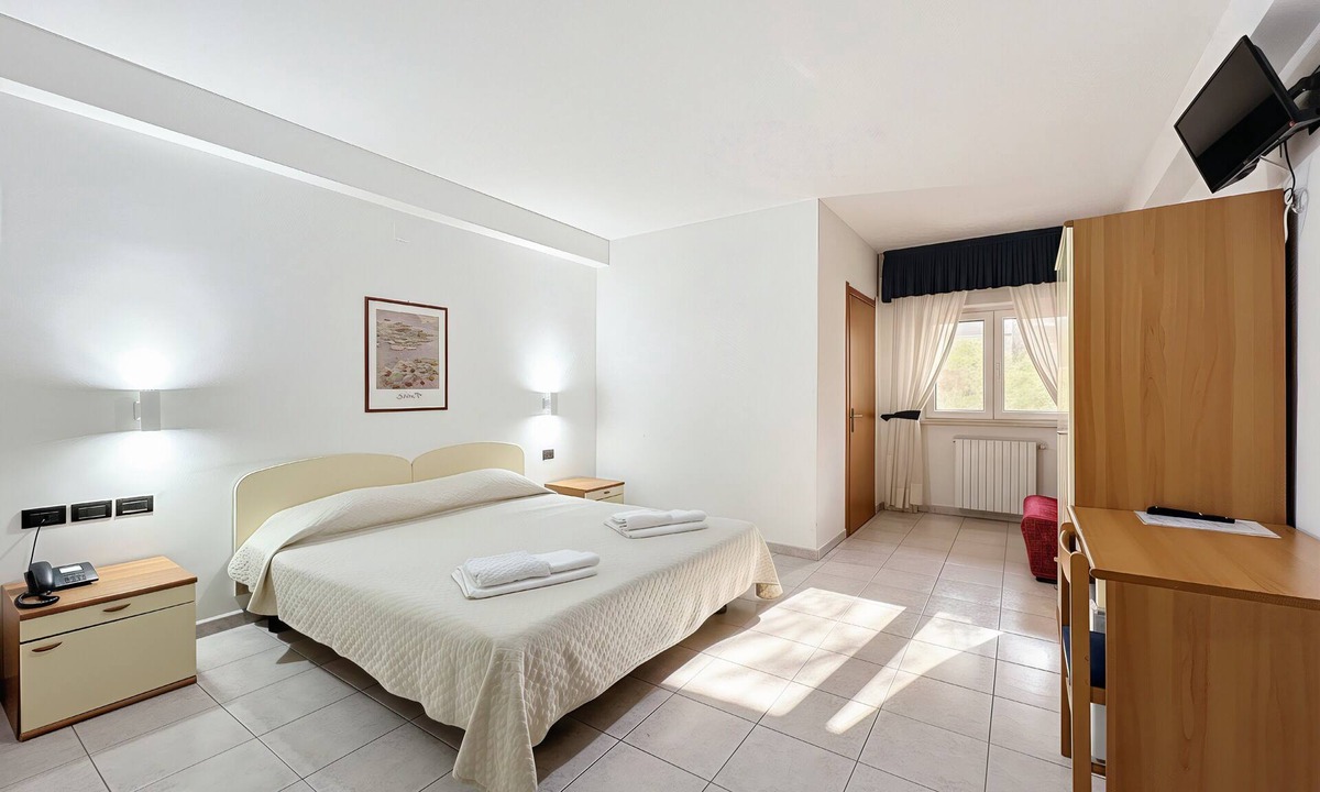 Monte Sant'Angelo Bed & Breakfast | B&B with Window - 231 - Santangelo - Pool