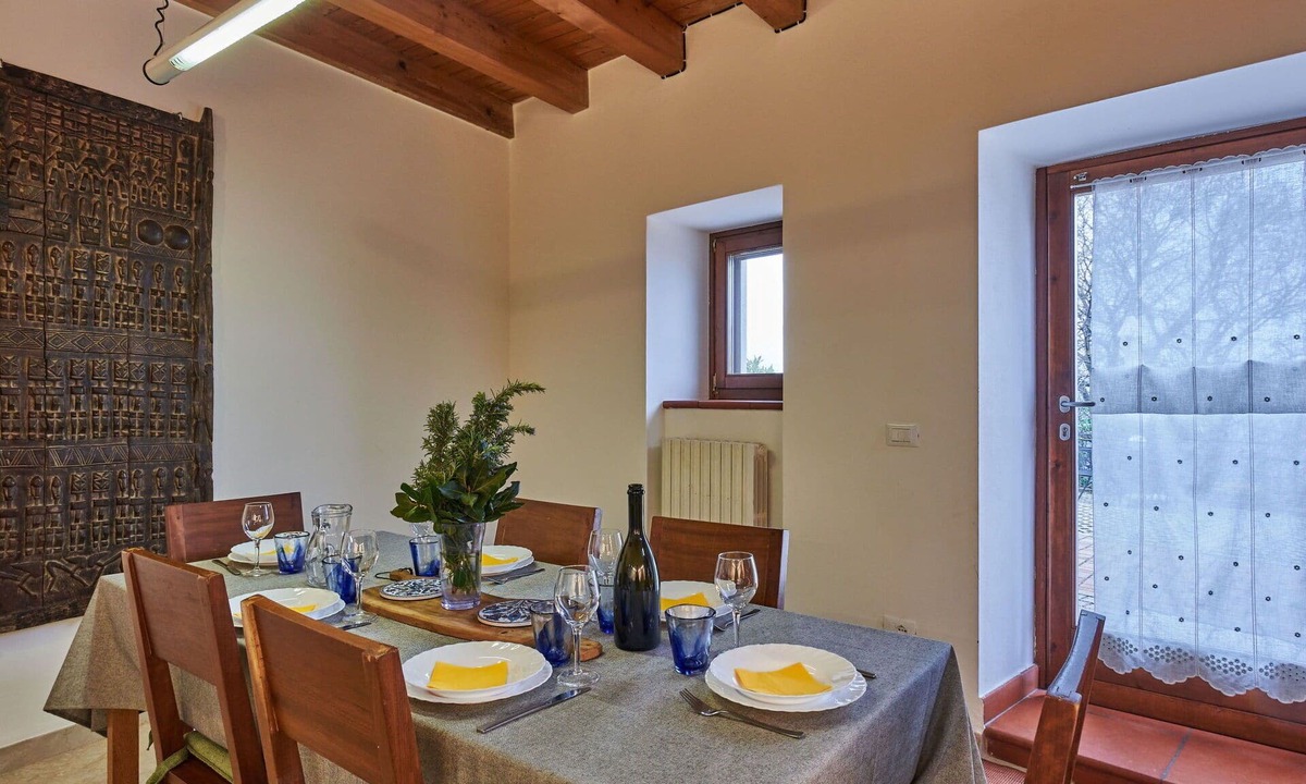Caprino Veronese House | Beautiful apartment in villa for 8 guests with WIFI, TV and patio