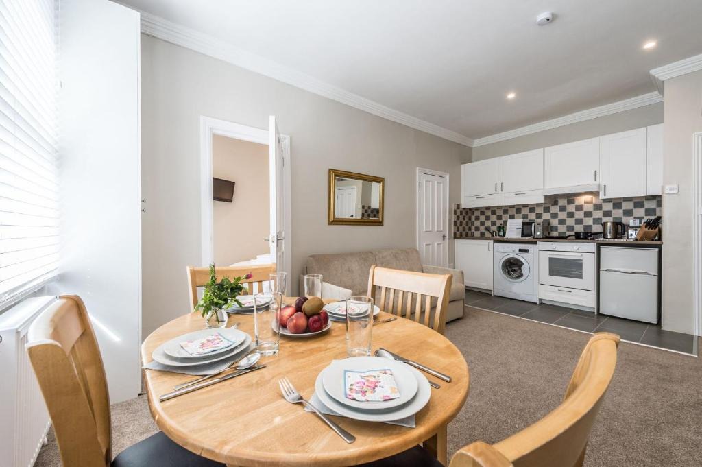 Brondesbury Park Apartment | Beautiful apartment ac up to six,12 min by tube from Oxford street,AC