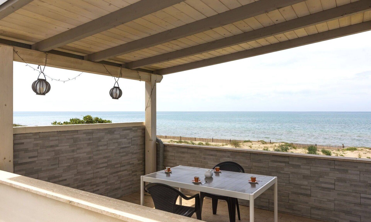 Torvaianica Apartment | Beautiful apartment for 3 people with A/C, WIFI, TV and terrace