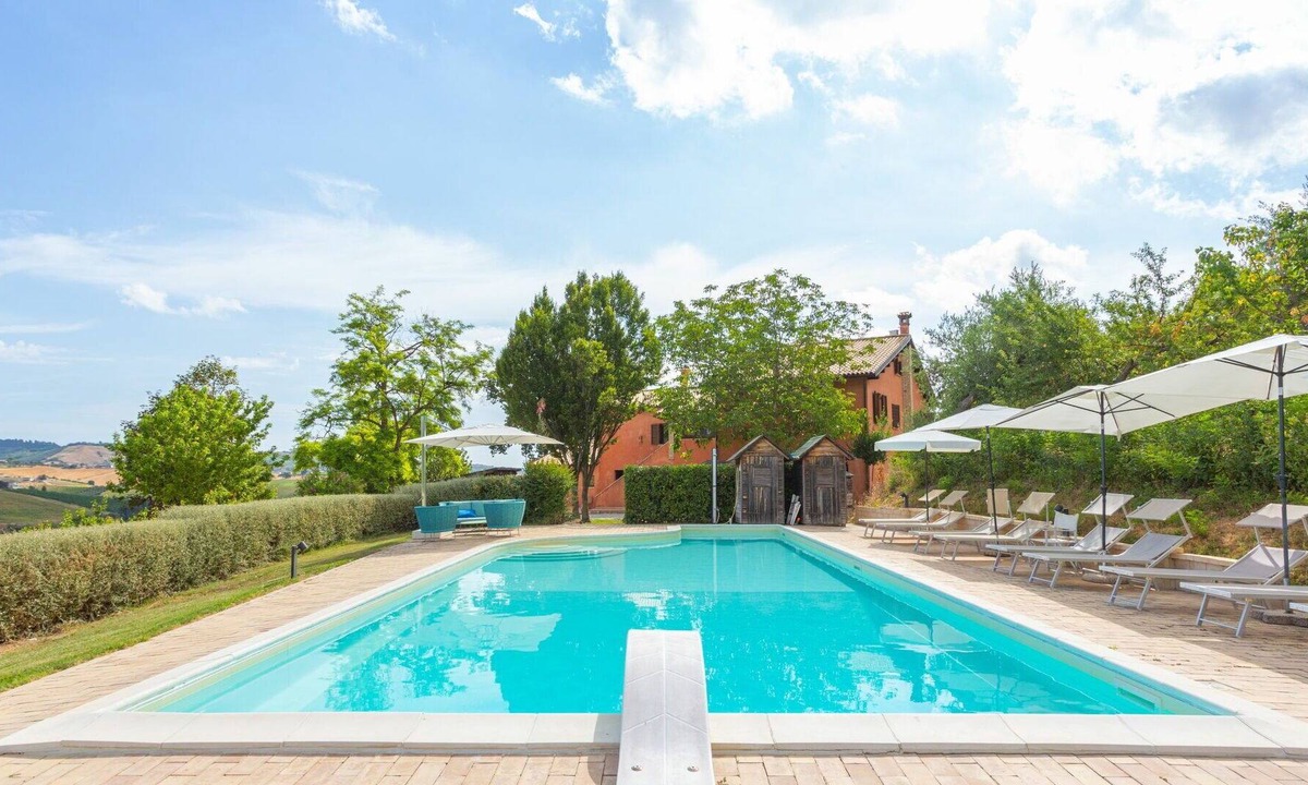 Citta Sant'Angelo House | Beautiful apartment in villa for 10 guests with WIFI, pool, TV, terrace and parking