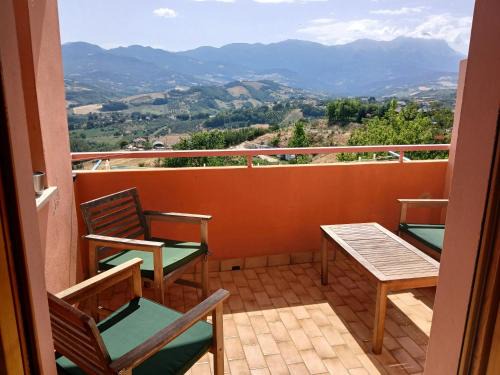 Penne Apartment | Beautiful Apartment with View in Penne 103 m²